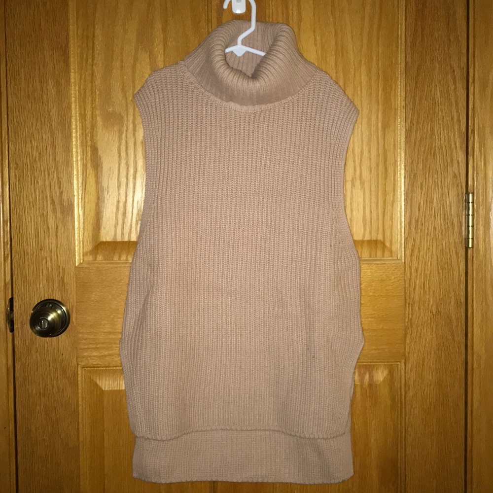 Uniqlo Women’s Turtleneck Sweater Vest